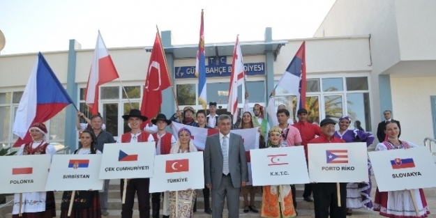 Güzelbahçe Halk Dansları İle Coştu