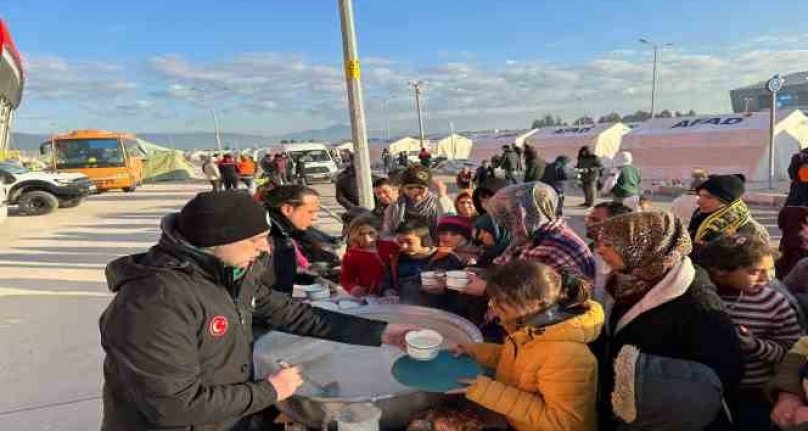 Osmangazi Belediyesi'nden depremzede vatandaşlara çorba ikramı