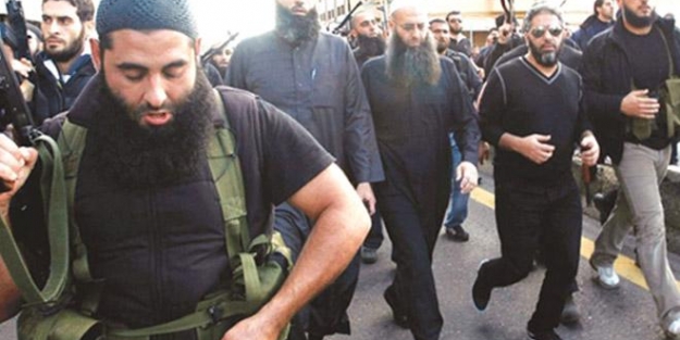 IŞİD bir çok dersi yasaklıyor