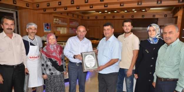 Kartepe Belediye Başkanı Üzülmez, İlk Örnek İşyeri Belgesini Verdi