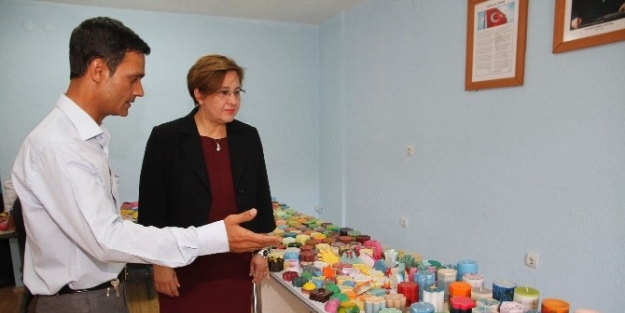 Konak’ta Mumcu Roman Kadınlara Sertifikaları Başkan Pektaş’tan