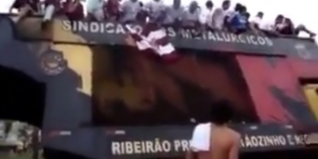 Kamyon devrildi: 2 ölü 68 yaralı! İZLE