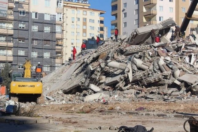 Depremde yıkılan binada şok soruşturma