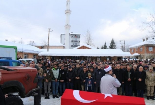 Depremde hayatını kaybeden uzman çavuş son yolculuğuna uğurlandı