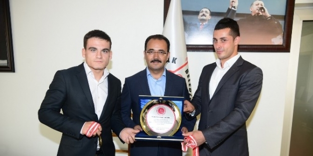 Uşak Belediye Sporcularından Türkiye Şampiyonluğu