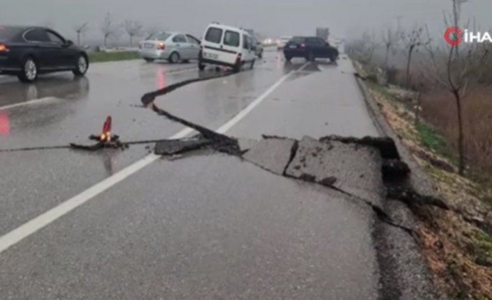 Fay hattı yolları parçaladı