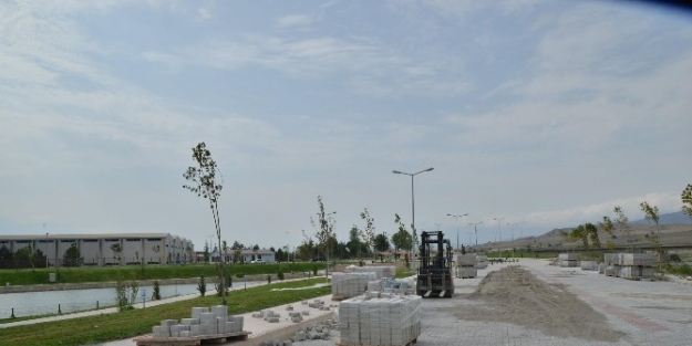 Park Vadi’de Parke Yol Çalişmasi