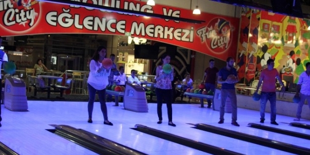 Demirpark Avm’ Den Personellerine Bowling Turnuvası