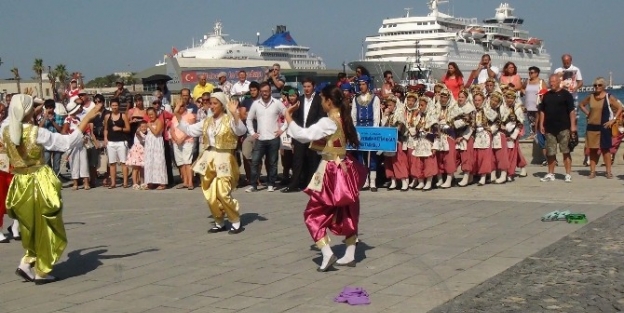 Kuşadası’nda Zafer Bayramı Kutlamaları