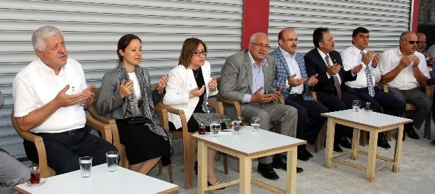 Ak Parti Gaziantep Heyetinden Bazlama Ailesine Taziye Ziyareti