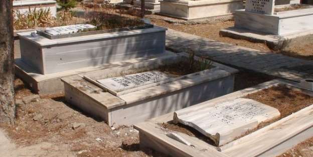 Ereğli’de 19 Mezar Taşına Zarar Verildi