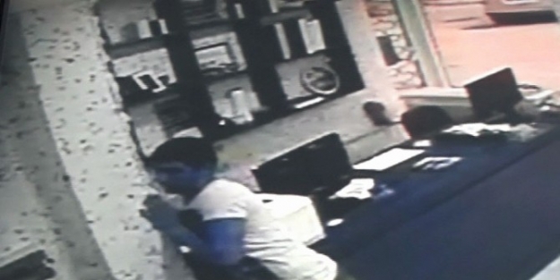 Gündüz Vakti Hırsızlık Güvenlik Kamerasında