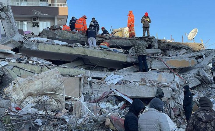 Deprem bölgesindeki Haluk Levent'ten çağrı: "Su gerekiyor su, acil ihtiyaç"