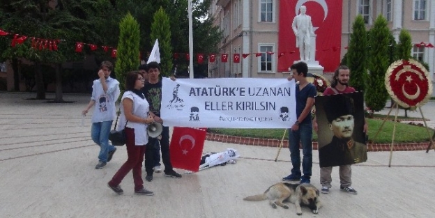Tekirdağ’da Tlb Üyeleri Atatürk Büstüne Yapılan Saldırıları Protesto Etti