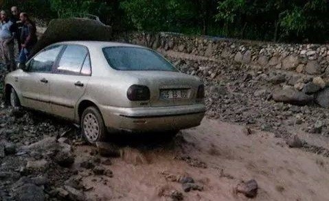 Tortum’da Sağanak Yağış Sele Dönüştü