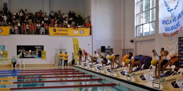 Bursa’da 500 Genç Kulaç Attı