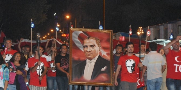 30 Ağustos Zafer Bayramı’nda Meşaleli Yürüyüş