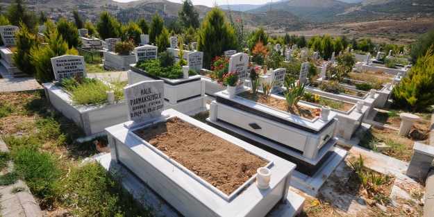 Mezarlıkta kıble tartışması