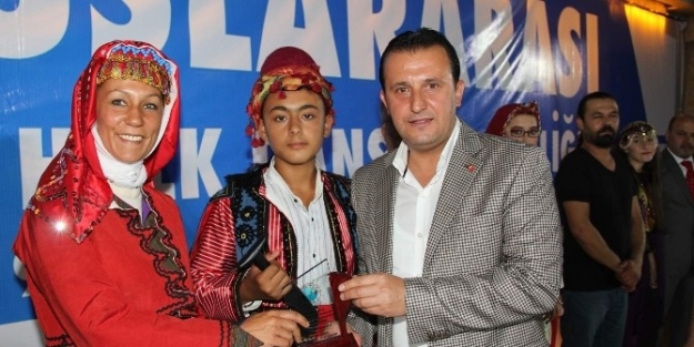Menderes’te Halk Dansları Şenliği