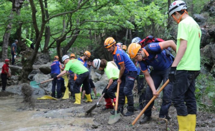 Bursa'da selde kaybolan genç kızı arama çalışmaları devam ediyor