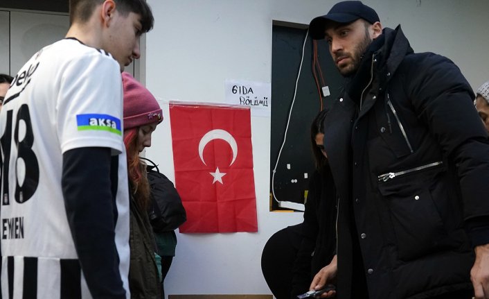 Cenk Tosun'dan yardım çalışmalarına destek