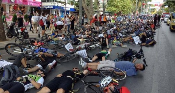 Bağdat Caddesi bisikletlerle doldu taştı