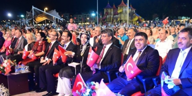 Uşak’ta Kurtuluş Etkinlikleri “akşam Sefası” İle Devam Etti