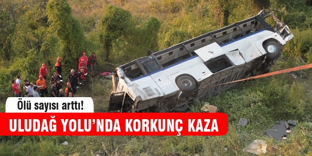 Devrilen otobüsü kurtarmak isteyen vincin halatı koptu İZLE