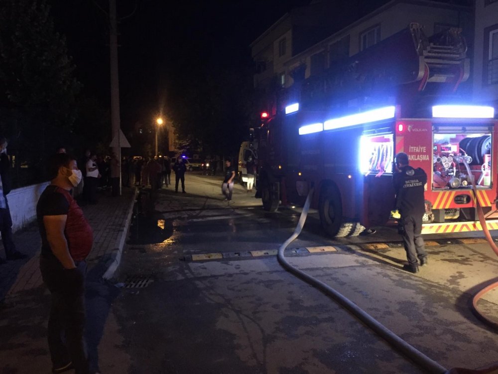 Bursa'da yangın çıktı, sosyal mesafe hiçe sayıldı