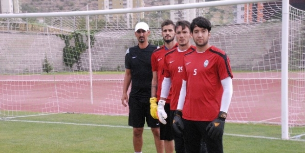 Kayseri Şekerspor’da Kalecilerin Rekabeti