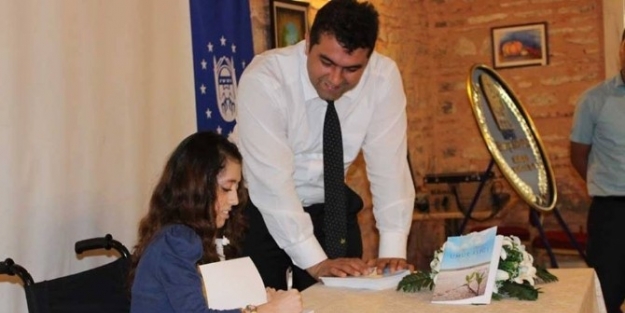 Yoğun Bakım Günlerini Kitapta Topladı