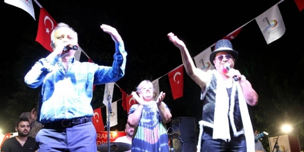Bayraklı Standı Başkan Karabağ’la Renklendi