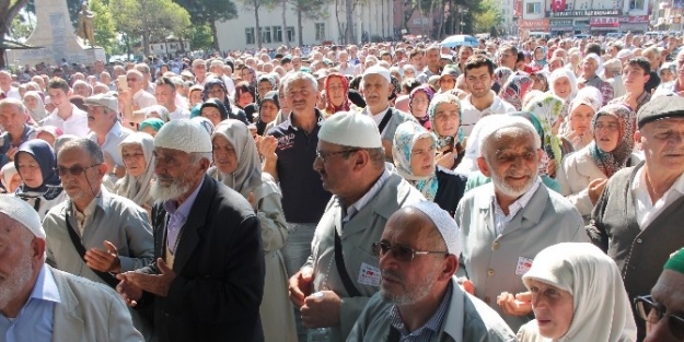 Ünye’de Hacı Adayları Dualarla Uğurlandı