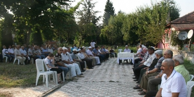 Düzce’de 2 Mahalleden Örnek 30 Ağustos Kutlaması