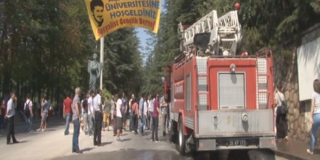 Anadolu Üniversitesi'nde arbede!