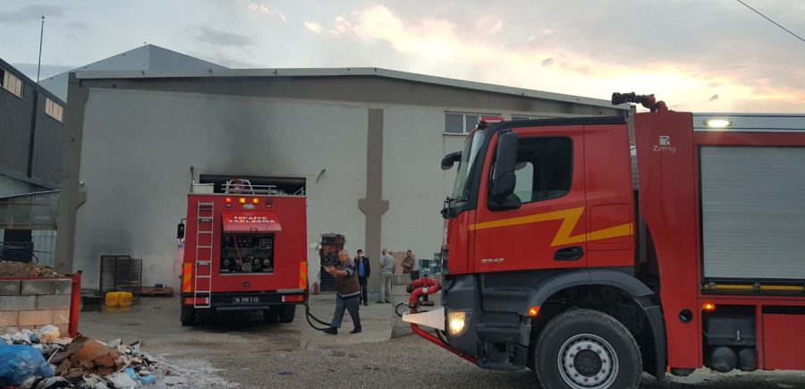 Bursa'da cam fabrikasında yangın