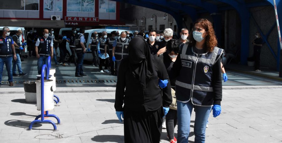 Fuhuşun şifresi ortaya çıktı: Apartmanda elektrik var