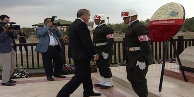 Erdoğan Denktaş'ı kabrinde ziyaret etti