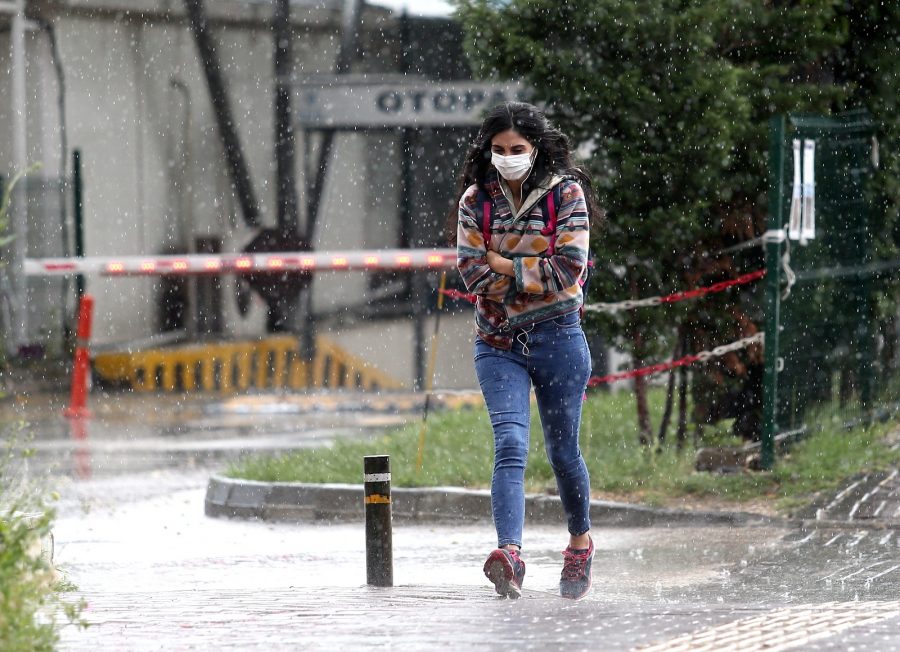 Bursalılar aniden bastıran yağmura hazırlıksız yakalandı!