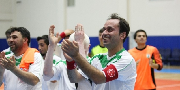 Nilüfer Buges Dolu Dizgin