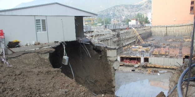 İnşaat Alanında Toprak Kayması Yaşandı