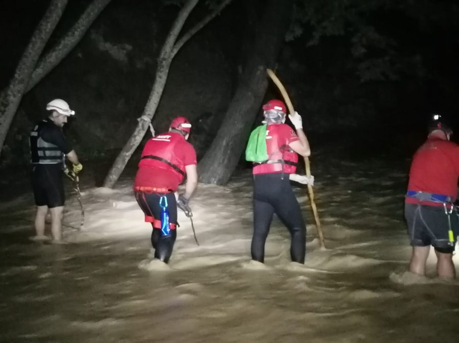 250 kişi gece gündüz her yerde arıyor!