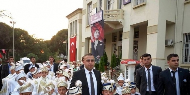 Ödemiş Ülkü Ocakları 52 Çocuğu Sünnet Ettirdi