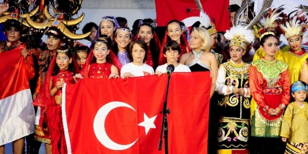 Dünya Sahnesine Karşıyaka Damgası