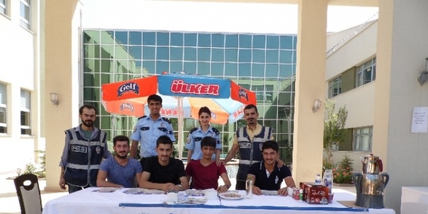 Polisten Öğrencilere Terör Uyarısı