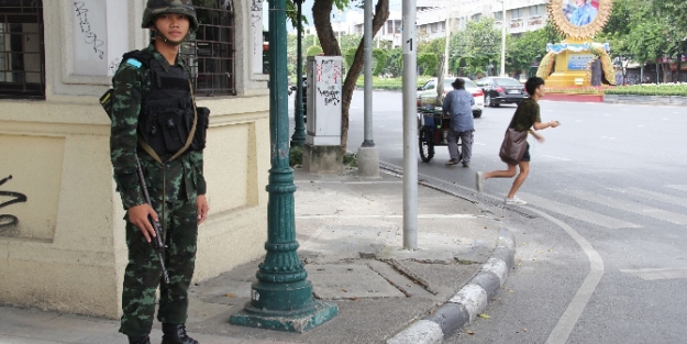 Tayland darbeden memnun!