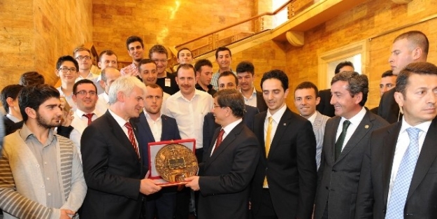 İnegöllü Gençlerden Yeni Başbakana Ziyaret