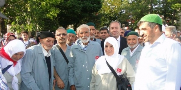 Sungurlu’da İlk Hac Kafilesi Dualarla Uğurlandı