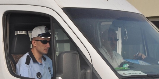 İnegöl’den Bursa’ya İşçi Almaya Gelen İki Servis Aracı Bağlandı