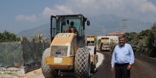 Finike’de Asfalt Çalişmalari Devam Ediyor